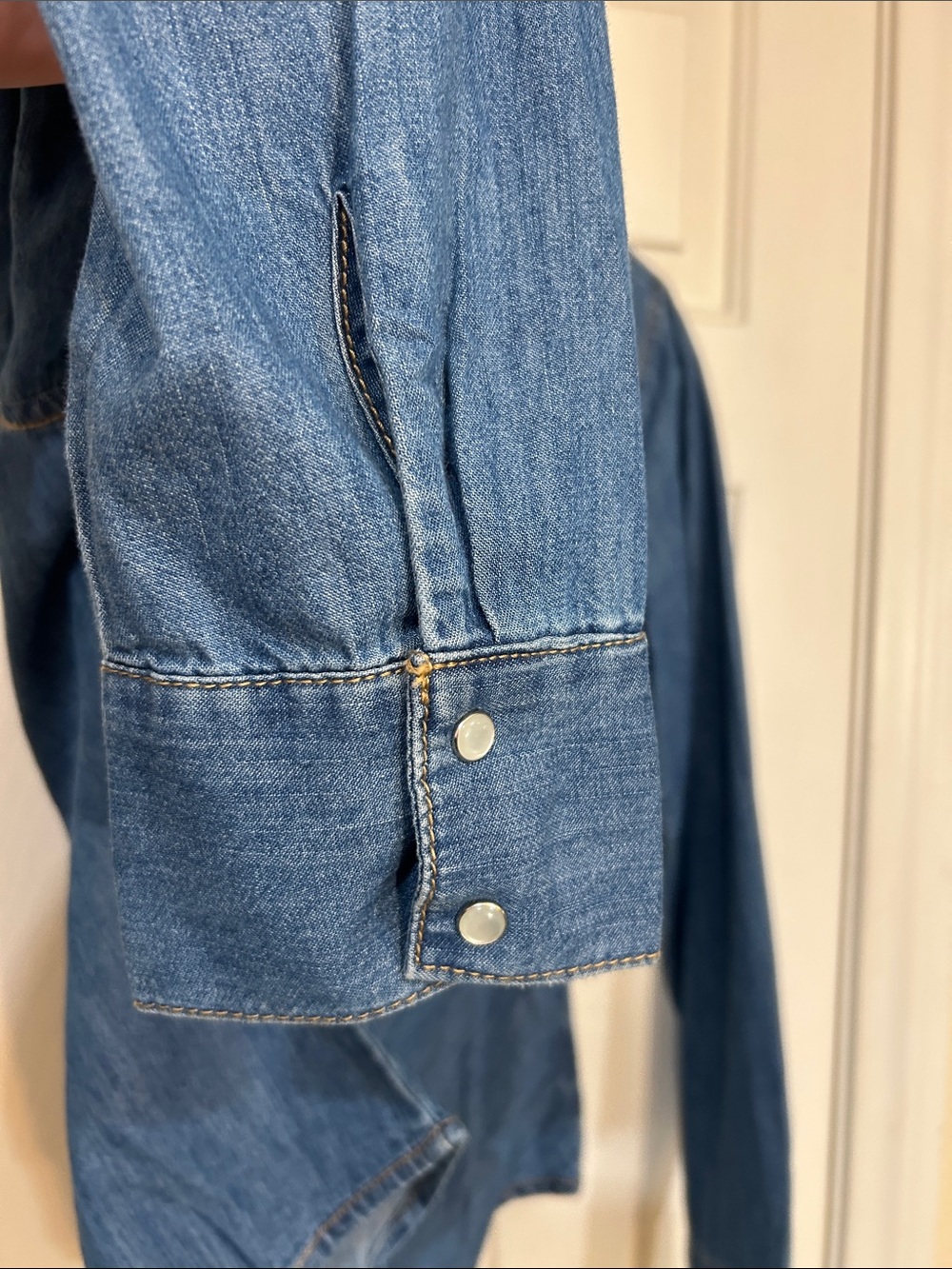 Sanctuary Ruched Denim Button Down Western Pearl Snap Shirt Medium - Picture 7 of 8